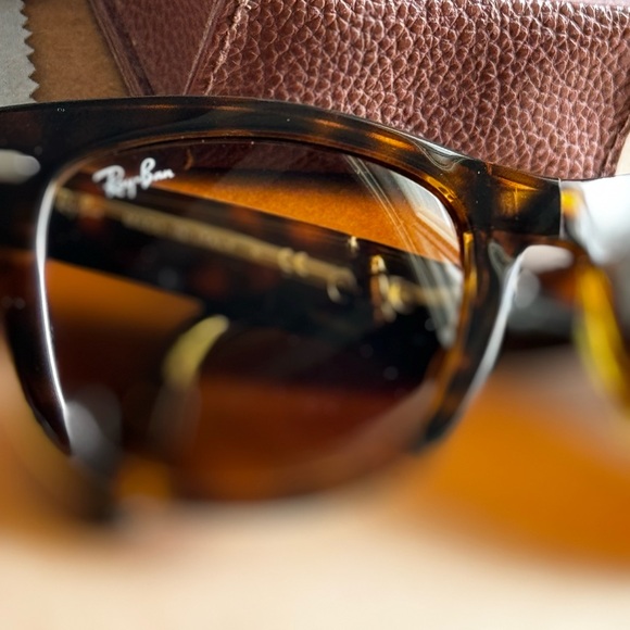 Rayban WAYFARER SUNGLASSES FOLDING CLASSIC
Light Havana Brown Classic G-15 - Picture 10 of 16